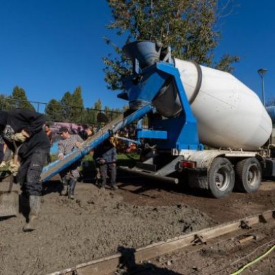 Comenzó el hormigonado en calle Tromen, en Chacra 4