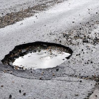 Defensoría del Pueblo reclama plan integral y sistemático de bacheo y señalización preventiva de sitios de riesgo