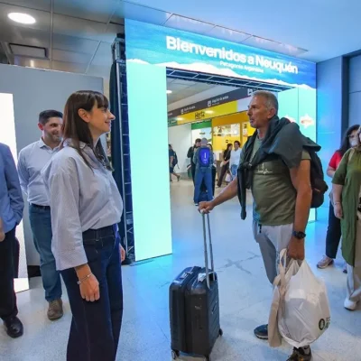 Neuquén concretó el primer vuelo directo desde Santiago de Chile