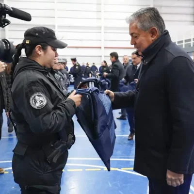 Figueroa refuerza a la Policía con 980 chalecos antibalas y equipamiento de última generación