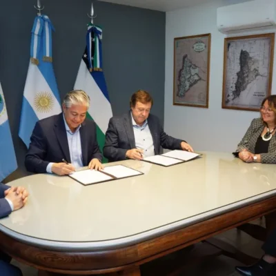 Neuquén y Río Negro firmaron un convenio para capacitar especialistas en incendios forestales