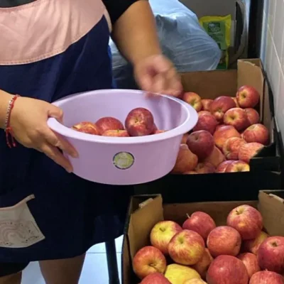 Entregan 200 mil kilos de fruta por mes en 700 escuelas primarias y secundarias